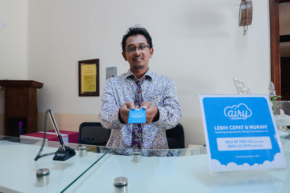 Lovender Guesthouse Malang Buitenkant foto