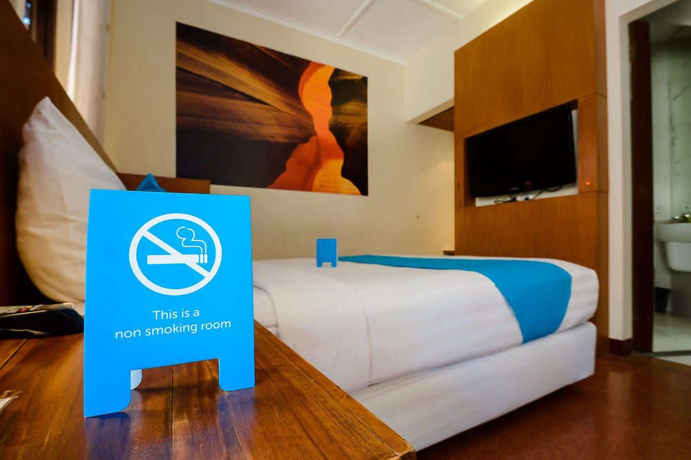Lovender Guesthouse Malang Buitenkant foto