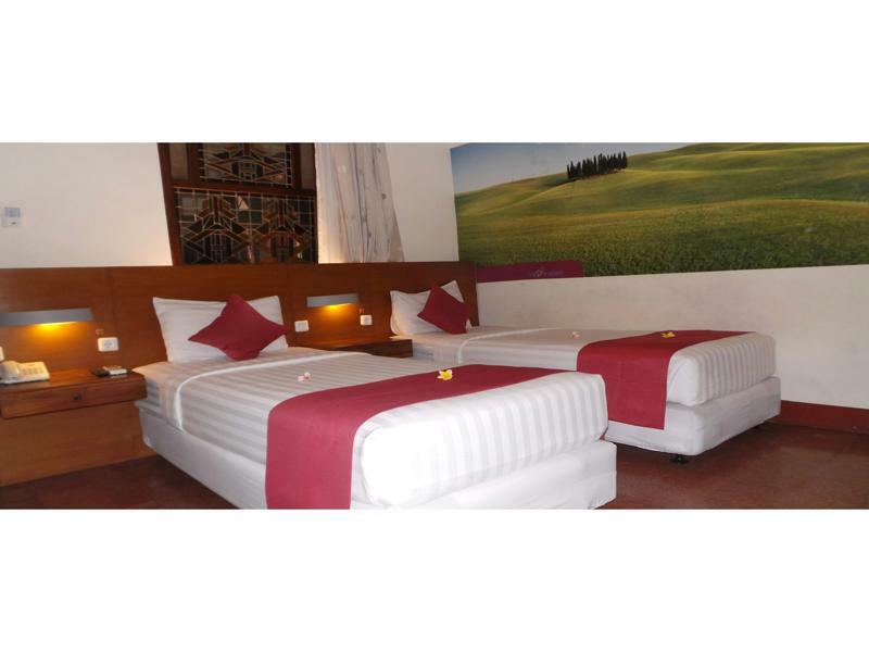 Lovender Guesthouse Malang Buitenkant foto