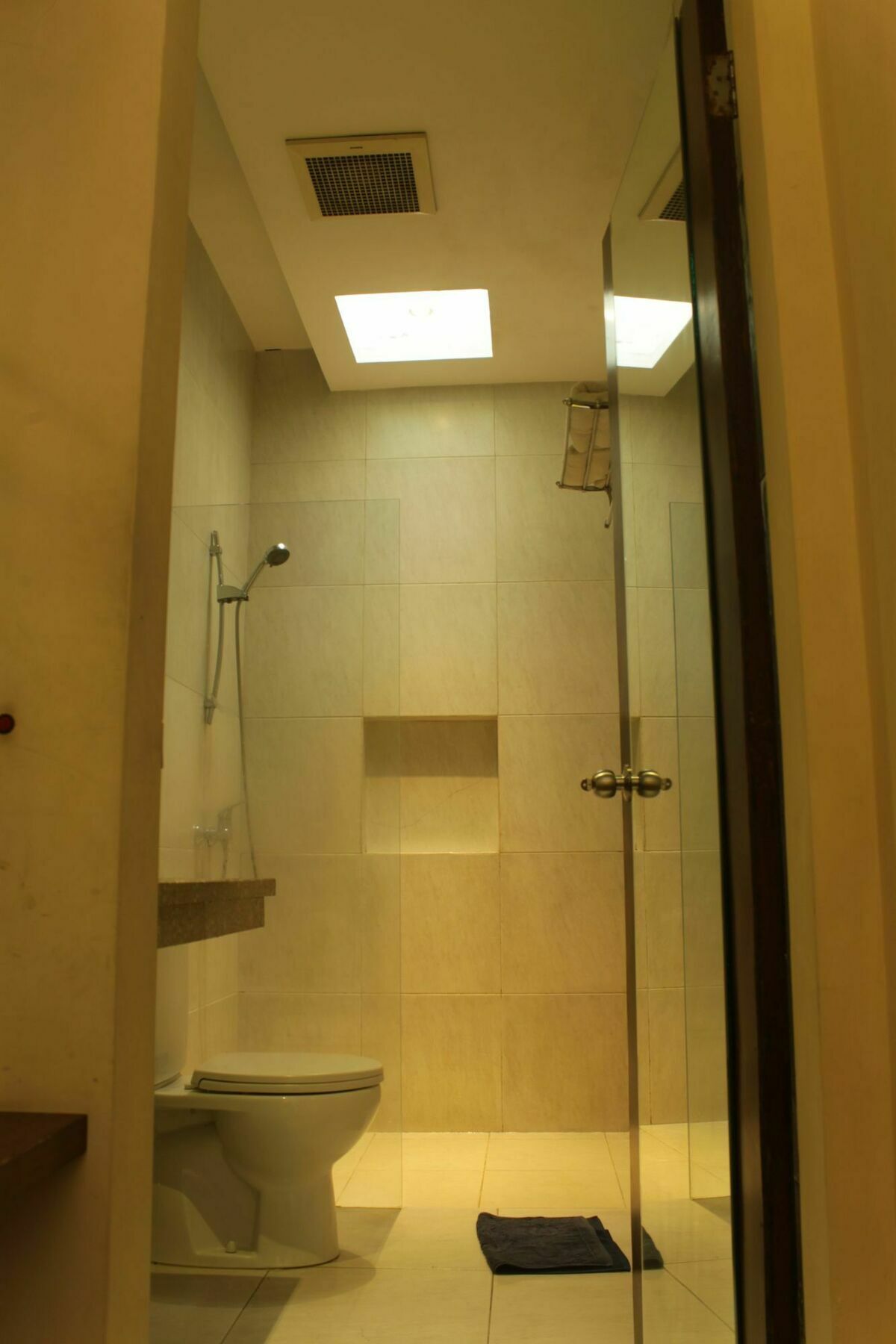Lovender Guesthouse Malang Buitenkant foto